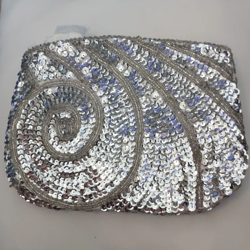 La Regale Sparkling Beaded Silver Swirl Clutch VTG Romantic Old Glam